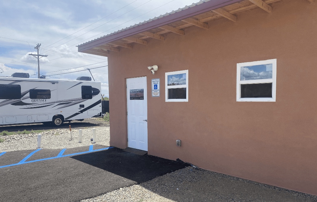 Class A motorhomes and 5th wheels with room to maneuver.